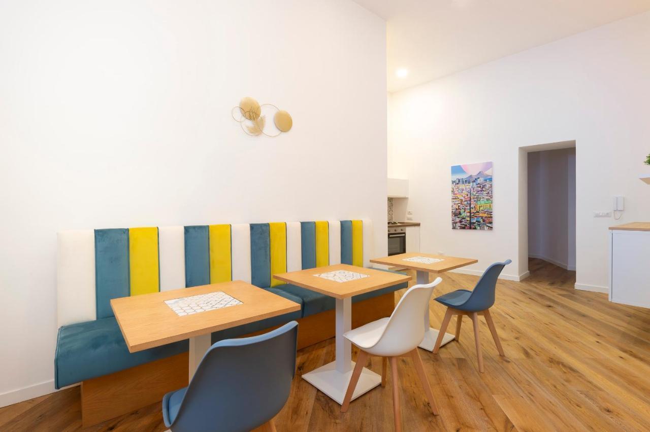 Ramo D'Oro Bed & Breakfast เนเปิลส์ ภายนอก รูปภาพ