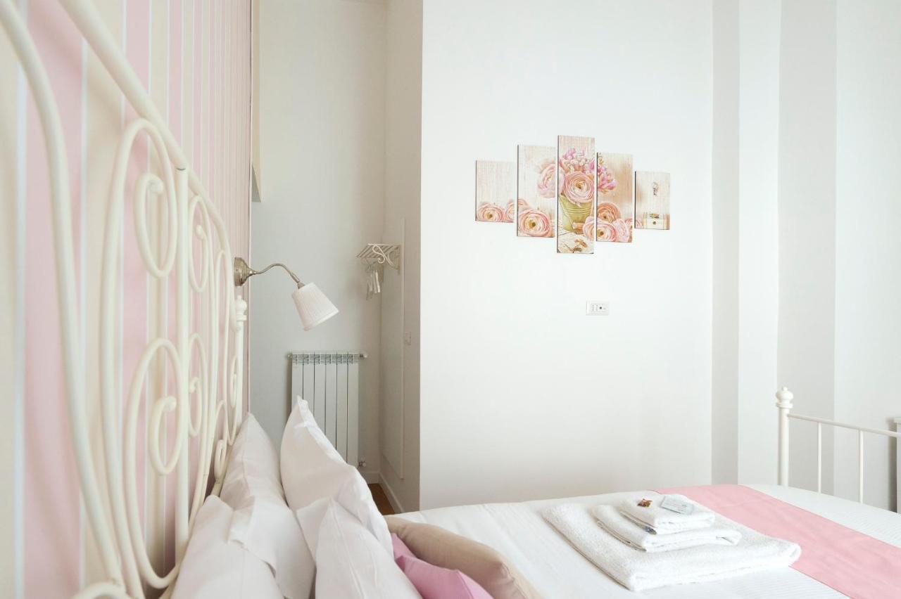Ramo D'Oro Bed & Breakfast เนเปิลส์ ภายนอก รูปภาพ