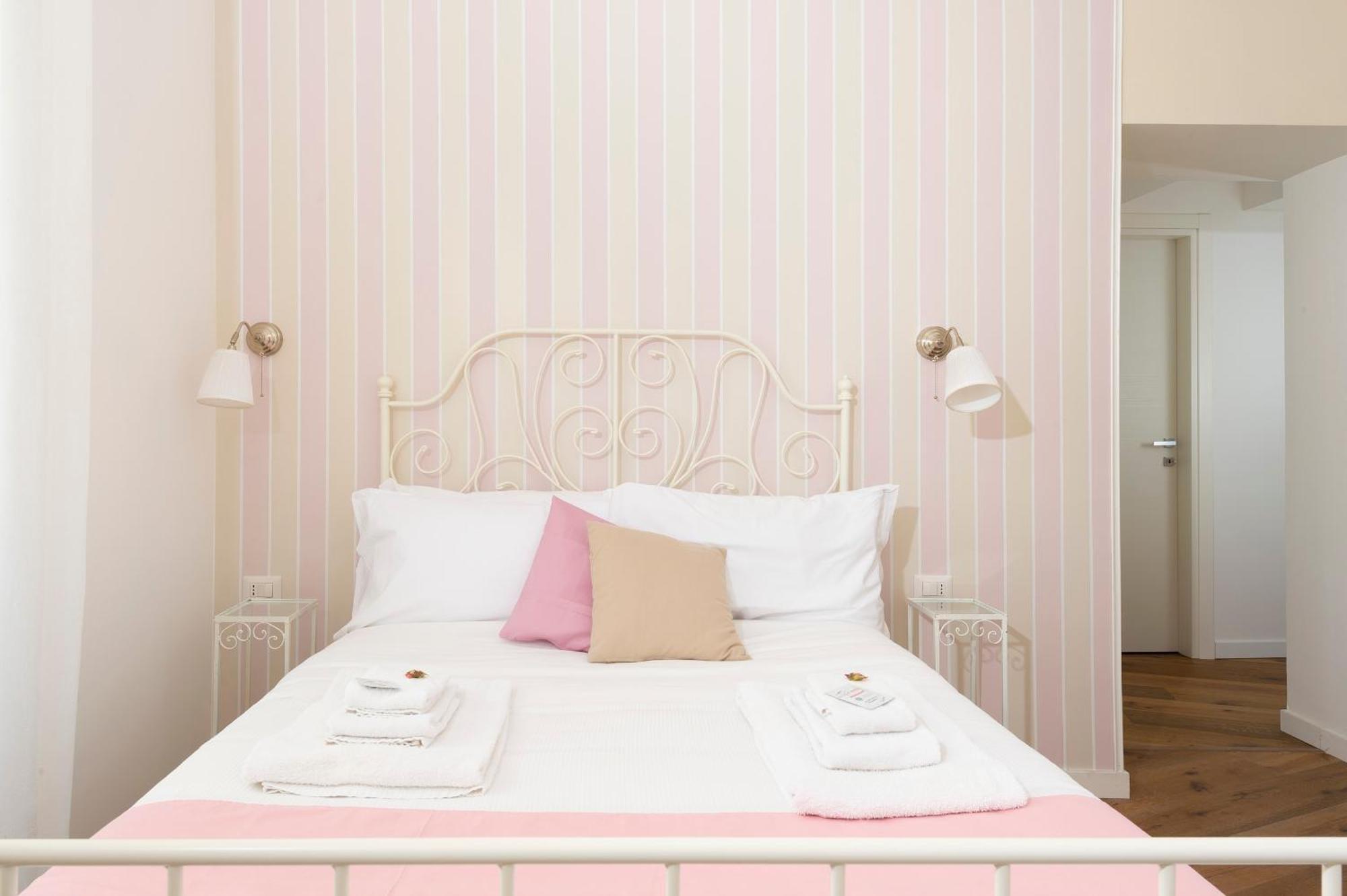 Ramo D'Oro Bed & Breakfast เนเปิลส์ ภายนอก รูปภาพ